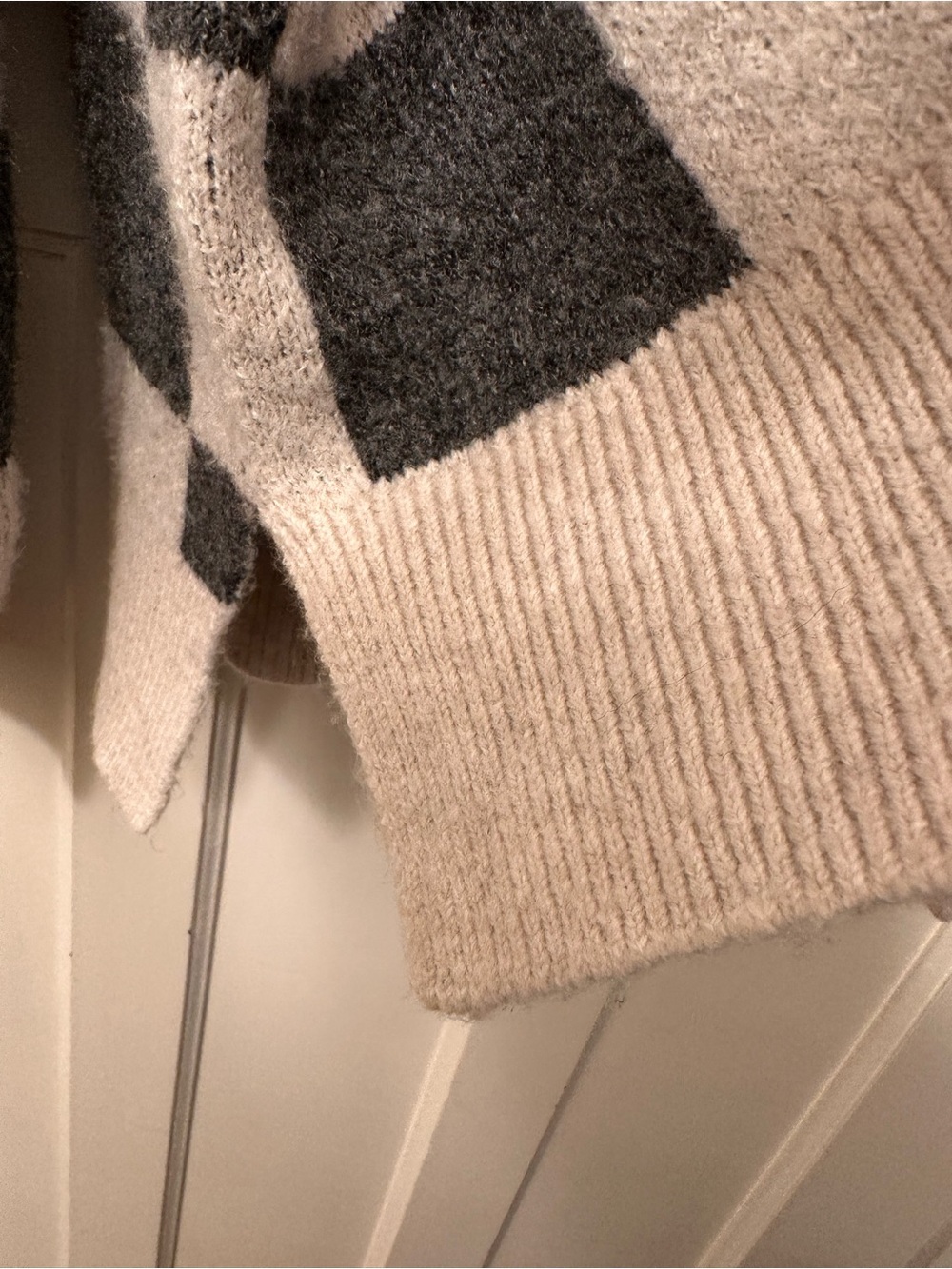 ⭐️ moon & madison XL Slight Crop Checkerboard Crewneck Sweater - Black & Cream - Picture 5 of 6